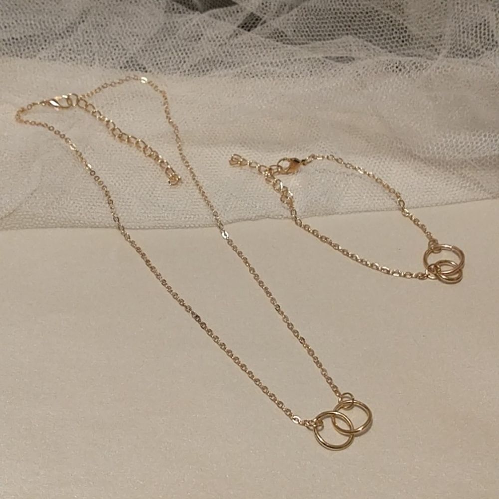 Gold Loops Set! - Picture 1 of 8